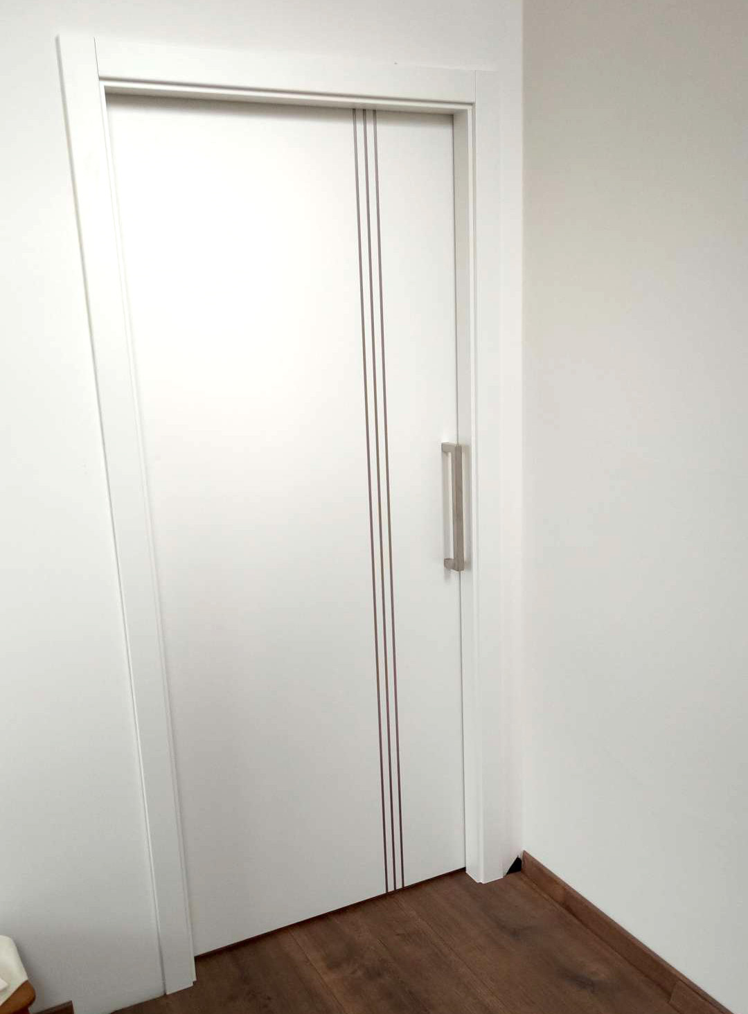 Dveře SAPELI LOTOS - CPL bílá, AL rámeček